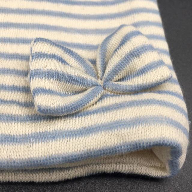 医療用帽子 リボン 水色ボーダー帽子 リボンのアップ